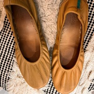 Women’s size 8 Tieks. Used great condition. Leather. Barely worn. Very comfy.